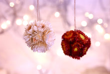 Load image into Gallery viewer, Strawflower Baubles Workshop - Thursday, 12 December (6pm-7pm)
